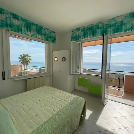 Terrazza Pietra Blu Daire Pietra Ligure